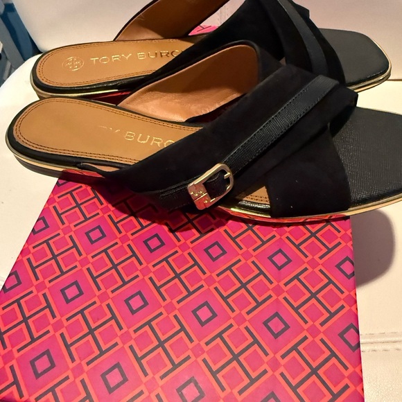 Tory Burch Delaney Black Sandals with Crisscross Straps New - Picture 2 of 8
